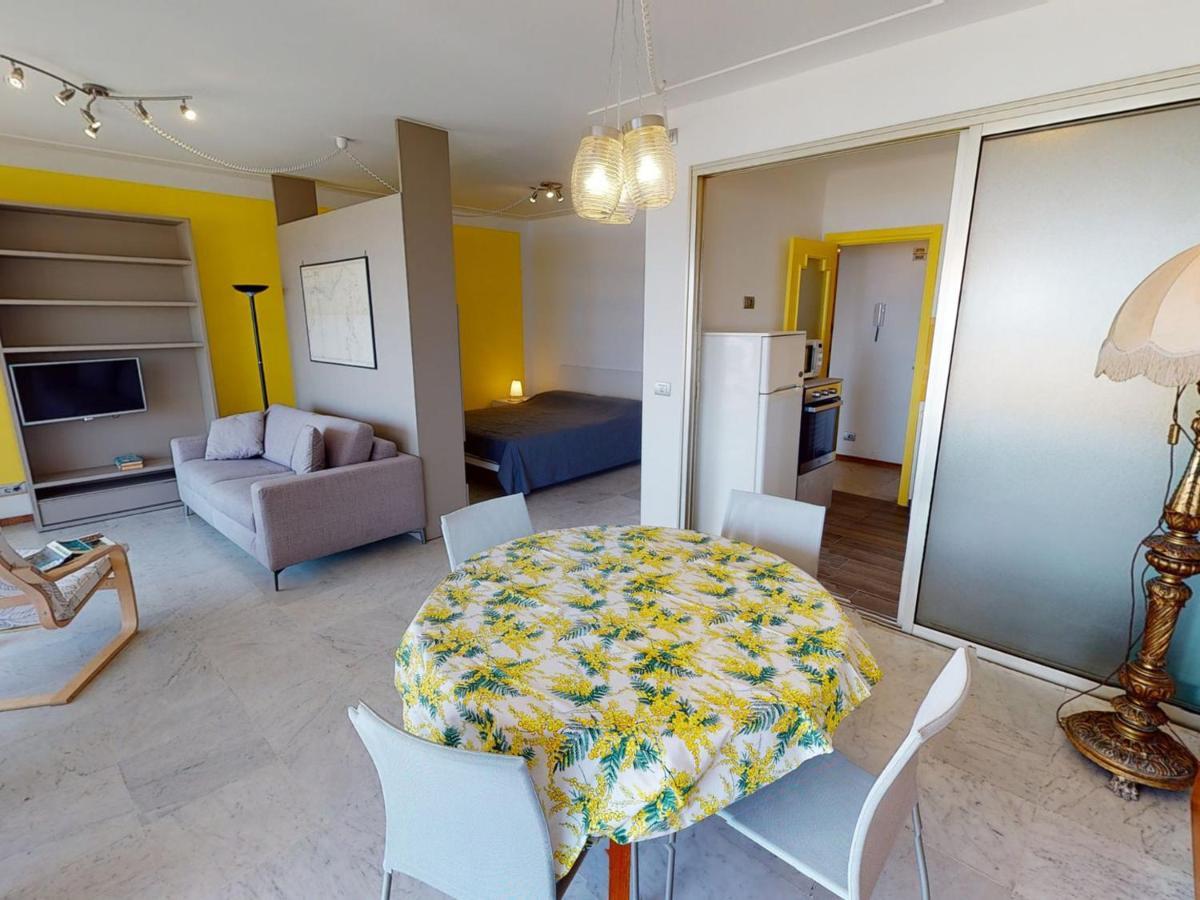 Studio Renove Face Mer Avec Terrasse A Menton, Proche Centre-Ville Et Plages - Fr-1-196-301 Exterior photo